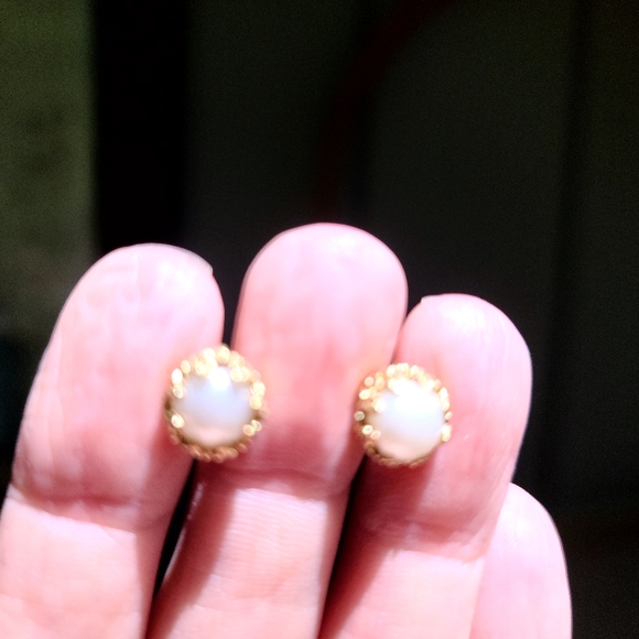 Natural pearl earrings gold plated filigree crown setting - Picture 9 of 9